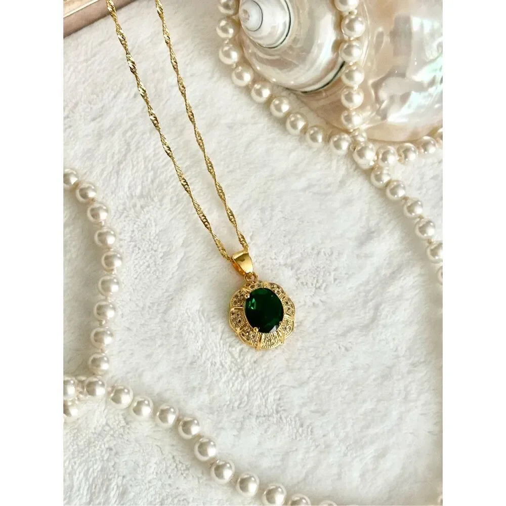 Emerald green oval cubic zirconia pendant necklace - Picture 4 of 4